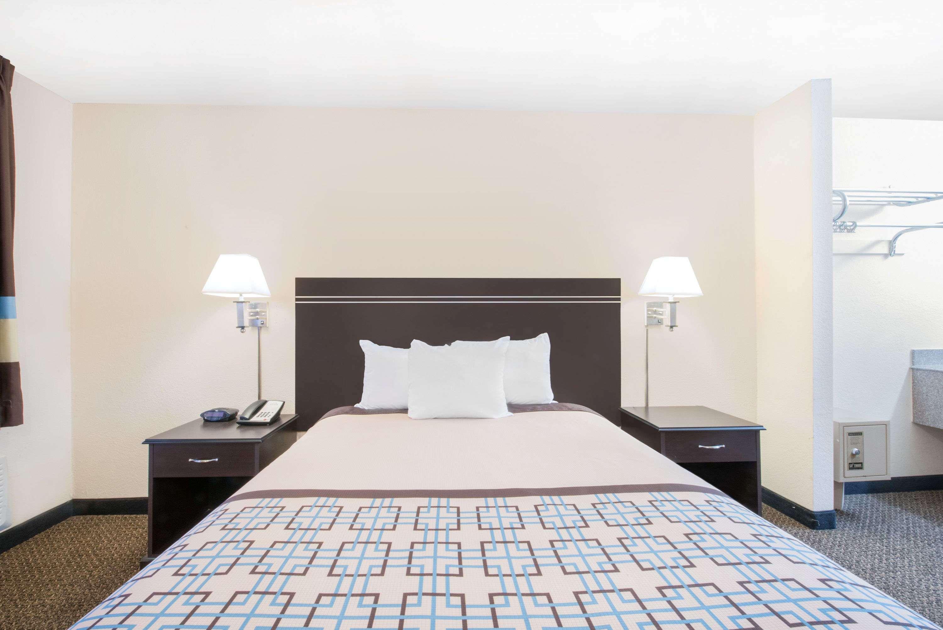 Days Inn By Wyndham Hobbs Buitenkant foto
